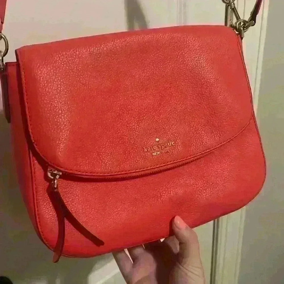 Kate Spade Bright Coral Pink Flap Crossbody like new condition pebbled leather - Picture 2 of 13